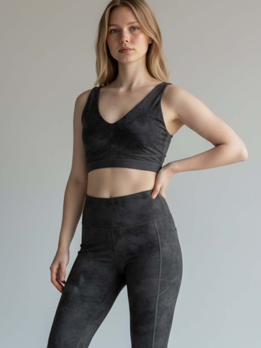 Women's Fabletics Luxe Black Sports Bra - Size Large (estimated)